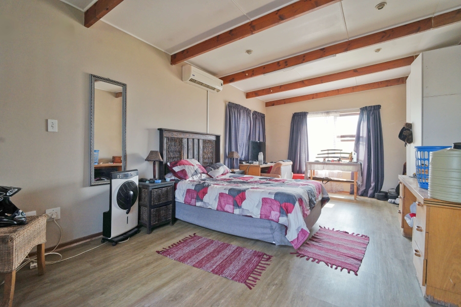 5 Bedroom Property for Sale in Winterstrand Eastern Cape